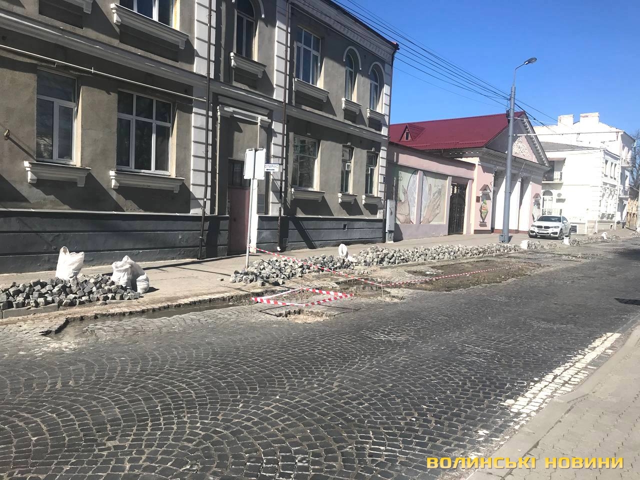 У Луцьку ремонтують вулицю в історичній частині міста