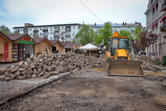 Детальніше про статтю Відновлення старовинної бруківки в центрі Одеси