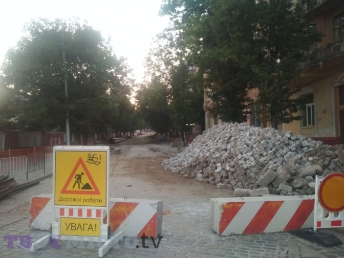 Як ремонтують вулицю Шевченка у Львові, яку закрили на ремонт місяць тому. Фото
