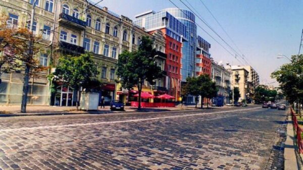 Детальніше про статтю Наскільки вдало замінили бруківку на вулиці Богдана Хмельницького